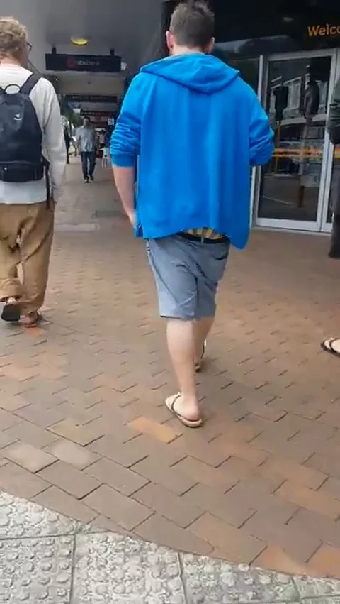 VV2135 Pull your shorts up mate Stock Footage 129455589