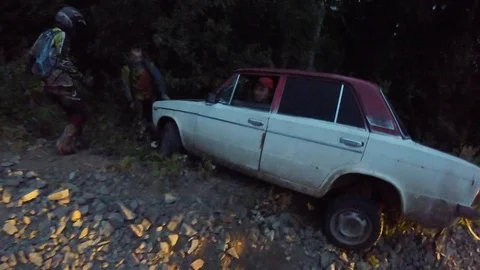 VV2239 Ditch rescue goes wrong Stock-Footage 129398903