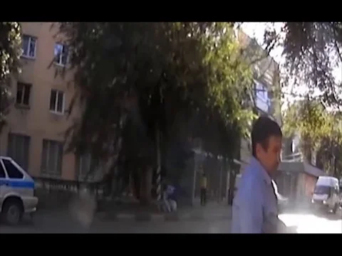 VV2304 Driver eats a bribe he offered to cops Vidéo 129455833