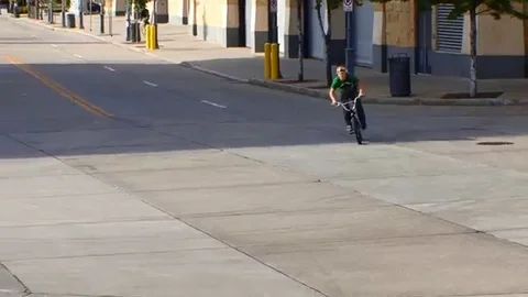 VV2502 Flying BMX jump fail Stockbeeldmateriaal 129459831