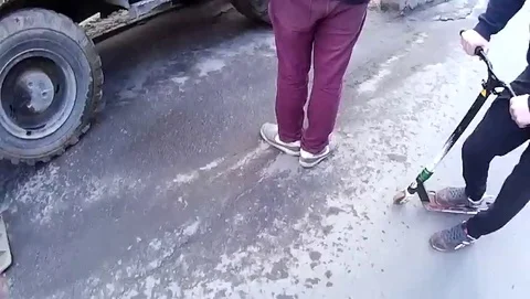 VV2591 Digger dodging Stock-Footage 129458280