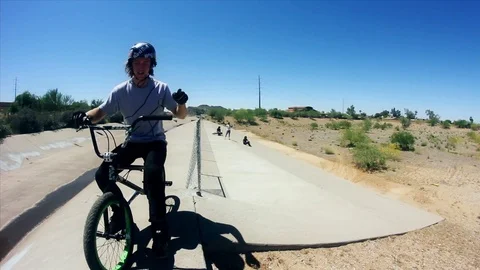 VV2633 BMX long jump fail Stock-Footage 129459523