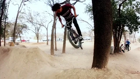 VV2636 How not to land doing BMX tricks Vidéo 129459229