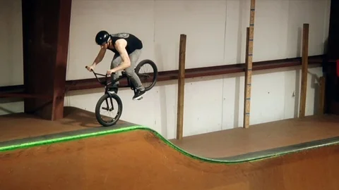 VV2638 Half pipe fail Stock-Footage 129455548