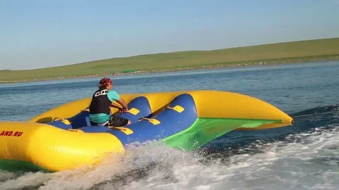 VV2822 Manta ray flying through the air Stock-Footage 129456222