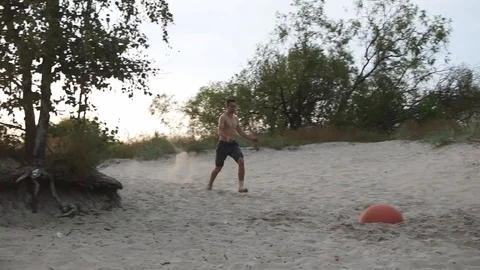 VV2828 Triple front flip on beach Stock-Footage 129455464