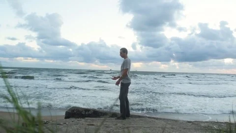 VV2880 Double Gainer at the beach Vídeo Stock 129457038