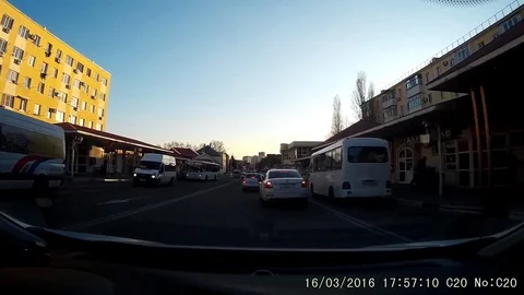 VV2964 Always look left and right Vidéo 129462108