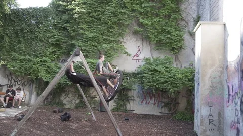 VV3183 Swing flip onto wall Stock-Footage 129460729