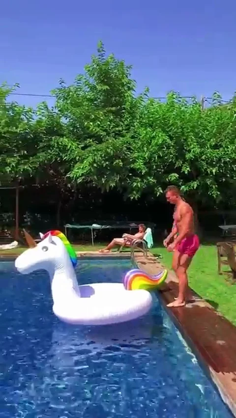 VV3245 How to sit on a unicorn in the pool Stock-Footage 129455543