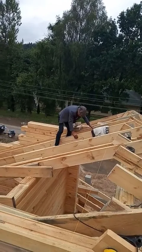 VV3284 Drunk gets in a jam on building site Vidéo 129459571
