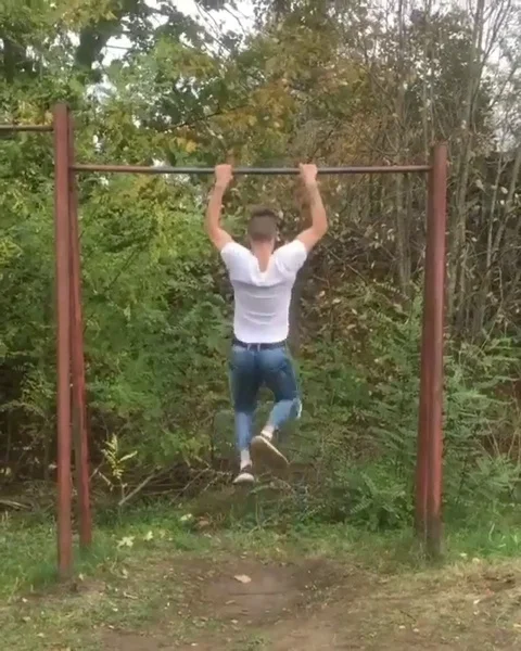 VV3372 Hang bar flip fail Vídeo Stock 129459658
