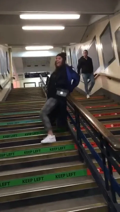 VV3414 Going to ground on the Underground Stock-Footage 129457196