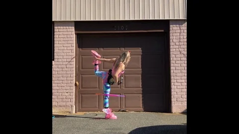 VV3424 Hula Hooping like a pro Stock-Footage 129458183