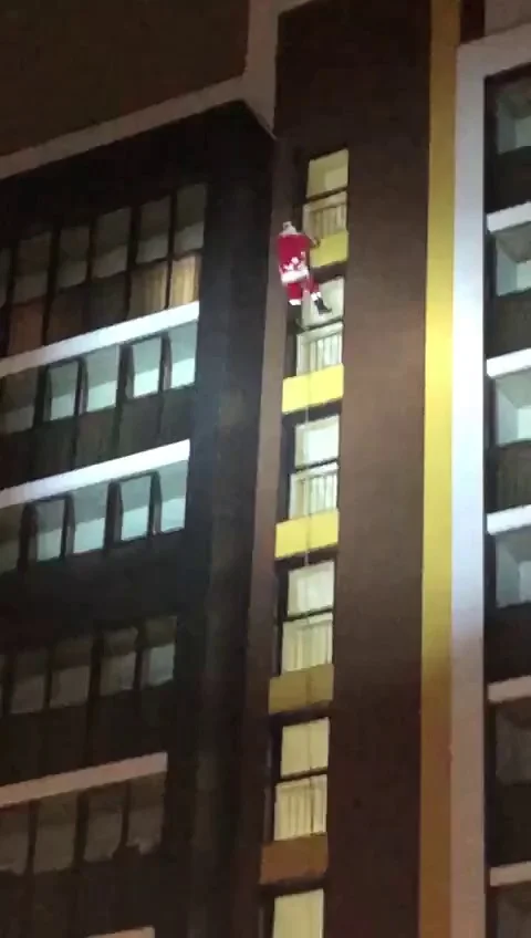 VV3686 When Santa doesnt have a chimney Vídeo Stock 129459667