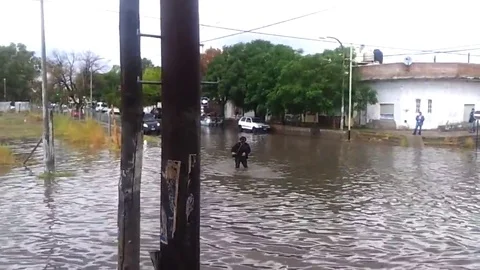 VV378 Moon-walking in the floods! Vidéo 129458092