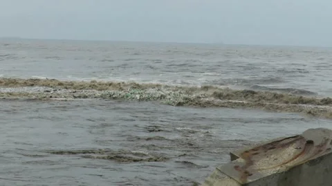VV3935 Plastic waste waves Stock-Footage 146486976