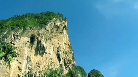 VV403 Base Jumps of cliff in Ton sai wall 스톡 동영상 129459418