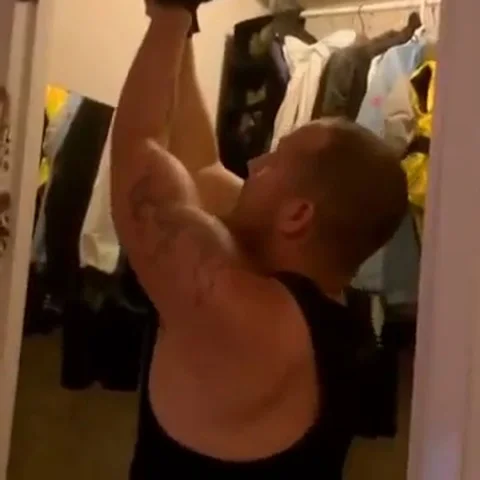 VV579 Pull Up Bar Fail Stock-Footage 129460411