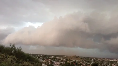 VV652 Powerful storm clouds over Phoenix. Vidéo 129454872