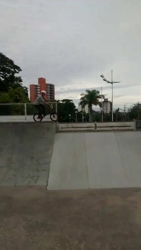 VV658 Ramp Jump trick fail! Vidéo 129407566