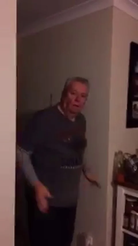 VV890 Scare Dad Prank! Vidéo 129462224