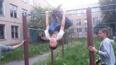 VV961 Monkey bar fail! Stock-Footage 129458855