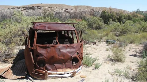 VW bus abandoned front shot Video stock 56902414