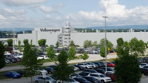 VW factory - Chattanooga - medium shot pan Stock Footage 91977894