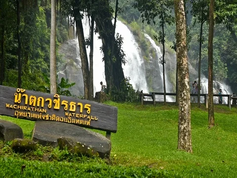 Wachirathan waterfall : waterfall in doi inthanon park, Chiang mai,Thailand. Stock Footage 77372843