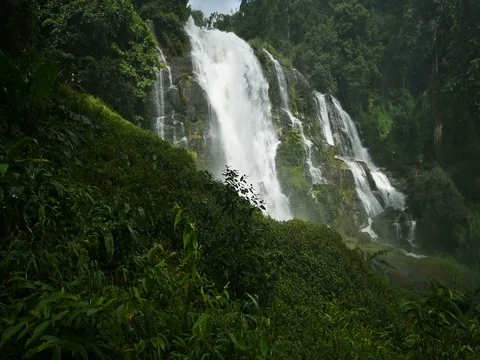 Wachirathan waterfall : waterfall in doi inthanon park, Chiang mai,Thailand. Stock Footage 77372882