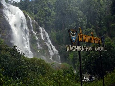 Wachirathan waterfall : waterfall in doi inthanon park, Chiang mai,Thailand. Video stock 77372889