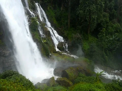 Wachirathan waterfall : waterfall in doi inthanon park, Chiang mai,Thailand. Video stock 77372905