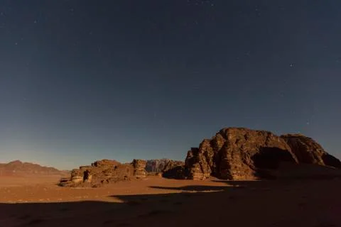 Wadi Rum at night during full moon, Jordan Foto stock
