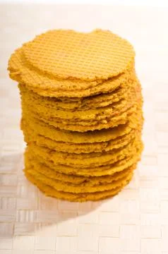 Wafers stack lying on beige mat on table Foto stock