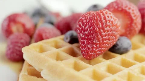 Waffles and Fruit Vídeo Stock 12051474