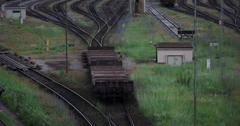 A wagon runs on rails in a freight yard. Vidéo 263046606