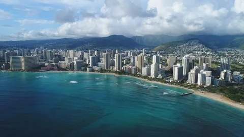Waikiki Skyline between Ocean and Mountains Vidéo 89185049