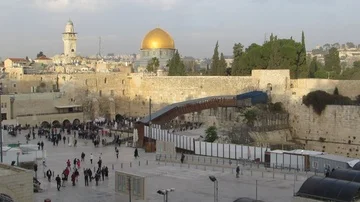 Wailing Wall and the Dome of the Rock - Jerusalem, Israel Stockbeeldmateriaal 85963378