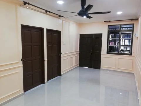 Wainscoting setup with wood panel and laser line in interior space Stock-Fotos