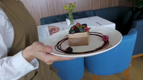 Waiter brings dessert to the client Video stock 114306662