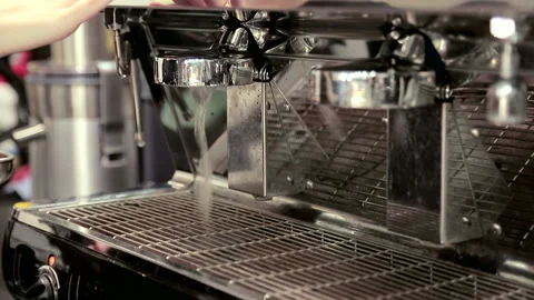The waiter makes coffee on a coffee machine Video stock 86704940