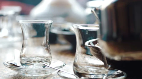 The waiter pours the eastern tea in cups. Stock Footage