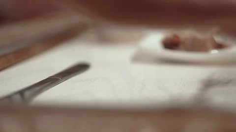 Waiter at the restaurant sets the table, close-up, slow motion Video stock 105092336