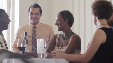 Waiter talking to a couple. 스톡 동영상 88371456