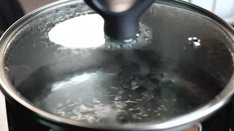 Waiting for boiled water. Stock-Footage 142430796