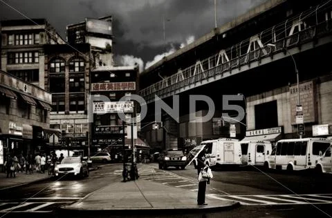 Waiting to cross the street in NYC, Chinatown Stock Photos