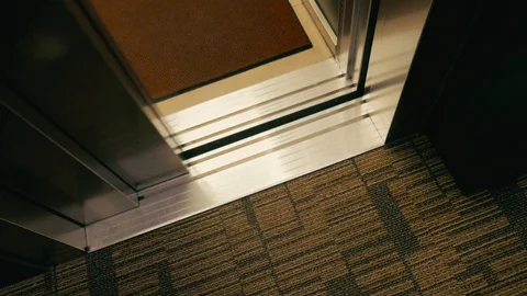 Waiting elevator and sliding door open Video stock 102694714