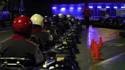 Waiting in the pit lane Video stock 25911514