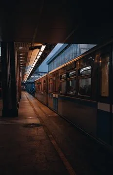 Waiting on the platform Fotos Stock